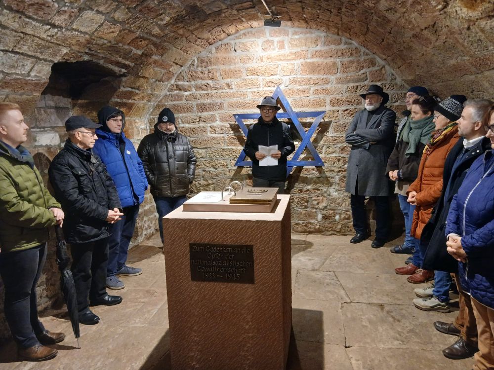 Am 9. November wurde in der ehemaligen Synagoge der durch das NS-Regime ermordeten Buchener gedacht. (Foto: Adrian Brosch)